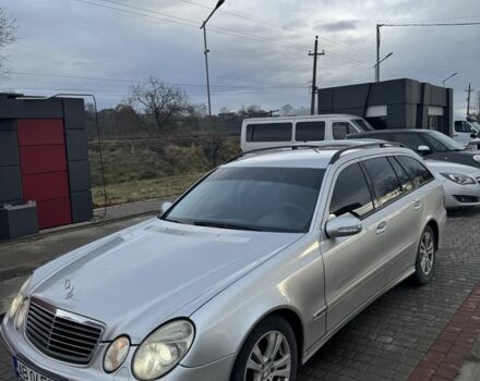 Серый Мерседес Е-Класс, объемом двигателя 2.2 л и пробегом 405 тыс. км за 3200 $, фото 1 на Automoto.ua