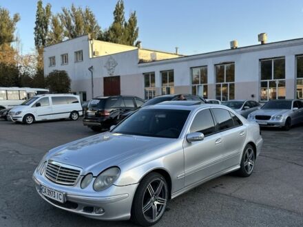 Мерседес Е-Класс 2003 в Черкассах на Automoto.ua Серый Мерседес Е-Класс, объемом двигателя 2.1 л и пробегом 300 тыс. км за 5650 $, фото 1 на Automoto.ua