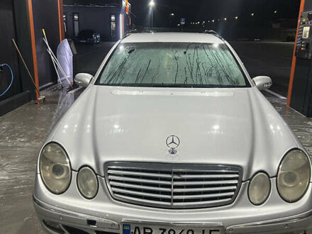 Мерседес Е-Класс 2003 в Виннице на Automoto.ua Серый Мерседес Е-Класс, объемом двигателя 2.15 л и пробегом 350 тыс. км за 4999 $, фото 1 на Automoto.ua