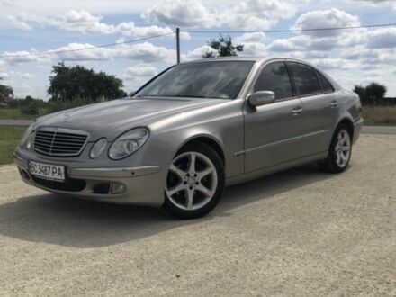 Мерседес Е-Класс 2003 в Самборе на Automoto.ua Серый Мерседес Е-Класс, объемом двигателя 2.1 л и пробегом 340 тыс. км за 3600 $, фото 1 на Automoto.ua