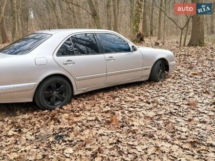 Серый Мерседес Е-Класс, объемом двигателя 2.15 л и пробегом 423 тыс. км за 5750 $, фото 1 на Automoto.ua