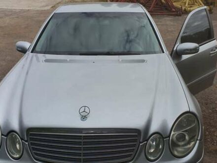 Серый Мерседес Е-Класс, объемом двигателя 2.15 л и пробегом 391 тыс. км за 4000 $, фото 1 на Automoto.ua