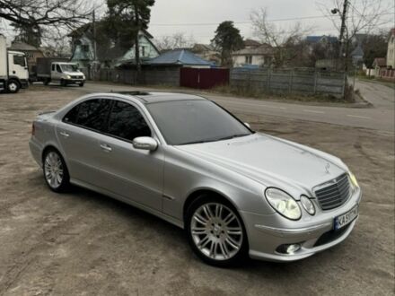 Сірий Мерседес Е-Клас, об'ємом двигуна 4 л та пробігом 255 тис. км за 10500 $, фото 1 на Automoto.ua