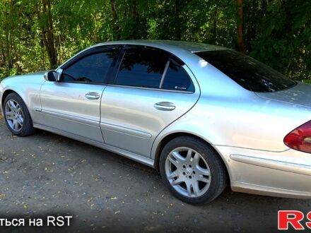 Серый Мерседес Е-Класс, объемом двигателя 2.1 л и пробегом 120 тыс. км за 6500 $, фото 1 на Automoto.ua