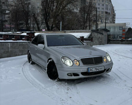 Серый Мерседес Е-Класс, объемом двигателя 2.2 л и пробегом 329 тыс. км за 6950 $, фото 1 на Automoto.ua