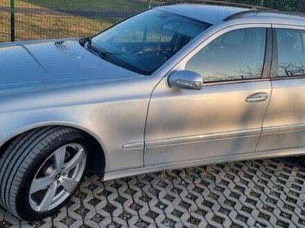 Серый Мерседес Е-Класс, объемом двигателя 2.7 л и пробегом 340 тыс. км за 5400 $, фото 1 на Automoto.ua
