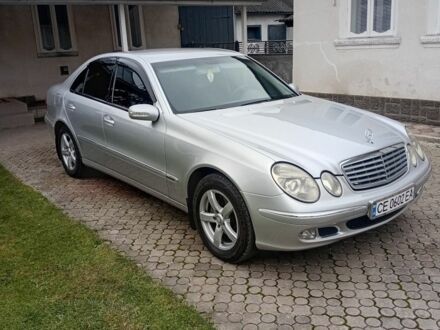 Серый Мерседес Е-Класс, объемом двигателя 2.2 л и пробегом 400 тыс. км за 7200 $, фото 1 на Automoto.ua