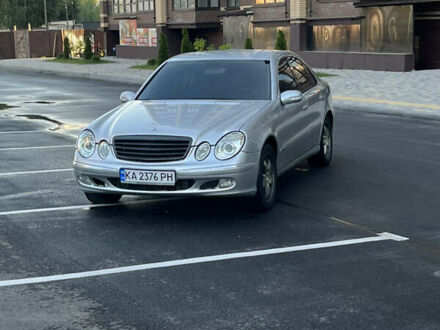 Мерседес Е-Класс 2003 в Чернигове на Automoto.ua Серый Мерседес Е-Класс, объемом двигателя 2.7 л и пробегом 409 тыс. км за 6300 $, фото 1 на Automoto.ua