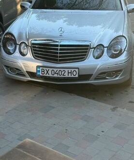 Серый Мерседес Е-Класс, объемом двигателя 2.6 л и пробегом 318 тыс. км за 6500 $, фото 1 на Automoto.ua