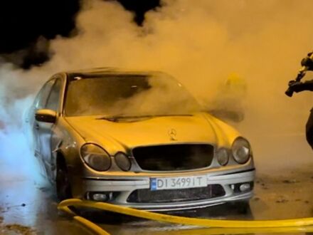 Мерседес Е-Класс 2003 в Днепре (Днепропетровске) на Automoto.ua Серый Мерседес Е-Класс, объемом двигателя 5.4 л и пробегом 60 тыс. км за 2500 $, фото 1 на Automoto.ua