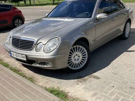 Мерседес Е-Класс 2003 в Шостке на Automoto.ua Серый Мерседес Е-Класс, объемом двигателя 2.6 л и пробегом 420 тыс. км за 8999 $, фото 1 на Automoto.ua