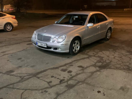 Серый Мерседес Е-Класс, объемом двигателя 2.2 л и пробегом 247 тыс. км за 7500 $, фото 1 на Automoto.ua
