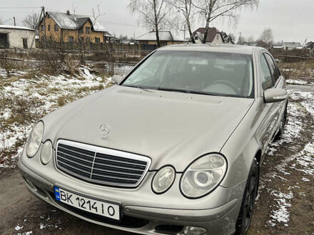 Серый Мерседес Е-Класс, объемом двигателя 2.2 л и пробегом 242 тыс. км за 5300 $, фото 1 на Automoto.ua