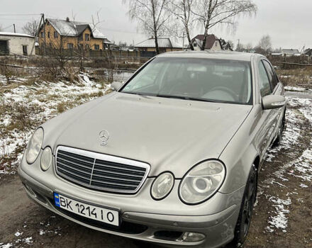 Серый Мерседес Е-Класс, объемом двигателя 2.2 л и пробегом 242 тыс. км за 5300 $, фото 1 на Automoto.ua