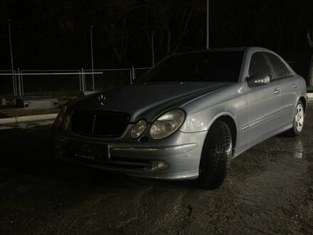 Серый Мерседес Е-Класс, объемом двигателя 3.2 л и пробегом 375 тыс. км за 3500 $, фото 1 на Automoto.ua