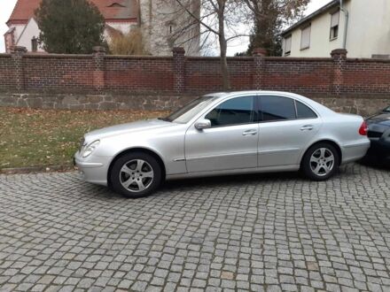 Мерседес Е-Клас 2004 у Каменце-Подольском на Automoto.ua Сірий Мерседес Е-Клас, об'ємом двигуна 2.1 л та пробігом 330 тис. км за 7200 $, фото 1 на Automoto.ua