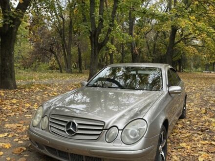 Серый Мерседес Е-Класс, объемом двигателя 3.2 л и пробегом 200 тыс. км за 8500 $, фото 1 на Automoto.ua