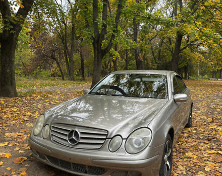 Мерседес Е-Клас 2004 у Одесі на Automoto.ua Сірий Мерседес Е-Клас, об'ємом двигуна 3.2 л та пробігом 200 тис. км за 8000 $, фото 1 на Automoto.ua