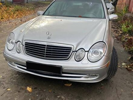 Сірий Мерседес Е-Клас, об'ємом двигуна 5 л та пробігом 350 тис. км за 8800 $, фото 1 на Automoto.ua