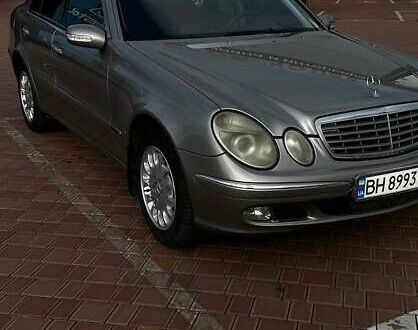 Мерседес Е-Класс 2004 в Одессе на Automoto.ua Серый Мерседес Е-Класс, объемом двигателя 1.8 л и пробегом 230 тыс. км за 5700 $, фото 1 на Automoto.ua