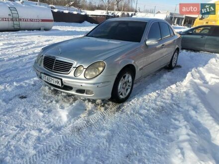Серый Мерседес Е-Класс, объемом двигателя 2.15 л и пробегом 470 тыс. км за 5500 $, фото 1 на Automoto.ua