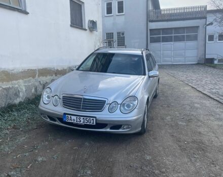 Серый Мерседес Е-Класс, объемом двигателя 2.2 л и пробегом 400 тыс. км за 3875 $, фото 1 на Automoto.ua