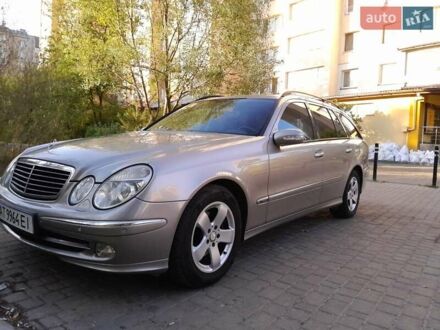 Мерседес Е-Класс 2004 в Ивано-Франковске на Automoto.ua Серый Мерседес Е-Класс, объемом двигателя 2.69 л и пробегом 376 тыс. км за 9500 $, фото 1 на Automoto.ua