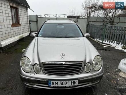 Мерседес Е-Класс 2004 в Бердичеве на Automoto.ua Серый Мерседес Е-Класс, объемом двигателя 2.1 л и пробегом 440 тыс. км за 7000 $, фото 1 на Automoto.ua