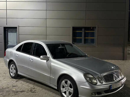 Мерседес Е-Класс 2004 в Каменце-Подольском на Automoto.ua Серый Мерседес Е-Класс, объемом двигателя 2.6 л и пробегом 321 тыс. км за 4999 $, фото 1 на Automoto.ua