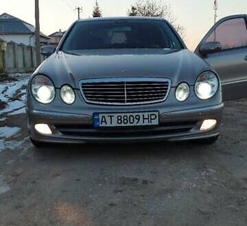 Мерседес Е-Клас 2004 у Городенке на Automoto.ua Сірий Мерседес Е-Клас, об'ємом двигуна 2.6 л та пробігом 214 тис. км за 6300 $, фото 1 на Automoto.ua