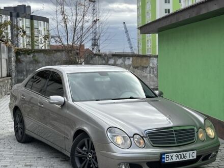 Мерседес Е-Класс 2004 в Каменце-Подольском на Automoto.ua Серый Мерседес Е-Класс, объемом двигателя 2.1 л и пробегом 312 тыс. км за 6600 $, фото 1 на Automoto.ua