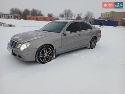 Серый Мерседес Е-Класс, объемом двигателя 2.2 л и пробегом 400 тыс. км за 6399 $, фото 1 на Automoto.ua