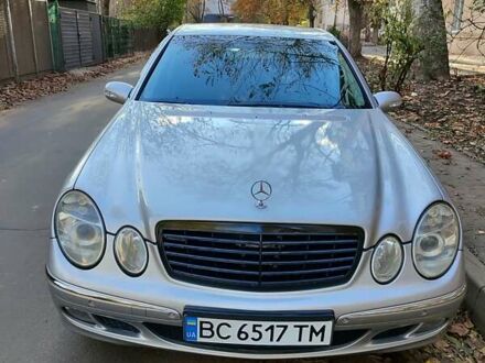 Серый Мерседес Е-Класс, объемом двигателя 2.1 л и пробегом 443 тыс. км за 8300 $, фото 1 на Automoto.ua