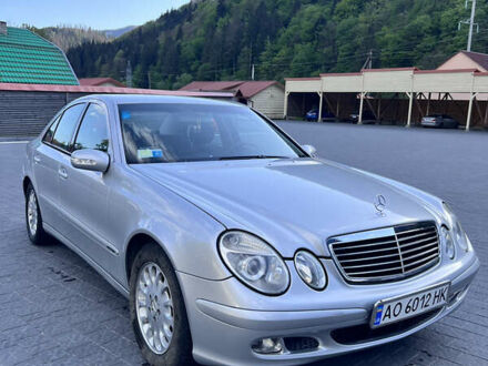 Мерседес Е-Класс 2004 в Межгорье на Automoto.ua Серый Мерседес Е-Класс, объемом двигателя 2.69 л и пробегом 400 тыс. км за 7500 $, фото 1 на Automoto.ua