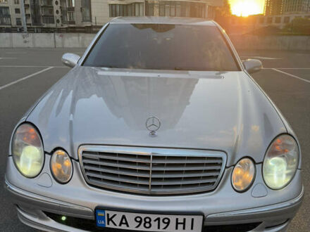 Мерседес Е-Клас 2004 у Києві на Automoto.ua Сірий Мерседес Е-Клас, об'ємом двигуна 1.8 л та пробігом 257 тис. км за 5500 $, фото 1 на Automoto.ua