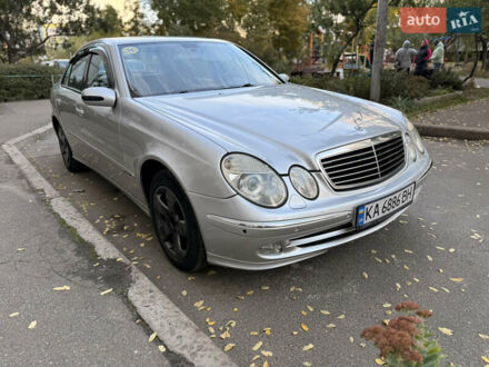Мерседес Е-Класс 2004 в Киеве на Automoto.ua Серый Мерседес Е-Класс, объемом двигателя 3.2 л и пробегом 273 тыс. км за 6400 $, фото 1 на Automoto.ua