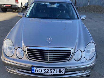 Мерседес Е-Класс 2004 в Ужгороде на Automoto.ua Серый Мерседес Е-Класс, объемом двигателя 3.22 л и пробегом 239 тыс. км за 8300 $, фото 1 на Automoto.ua