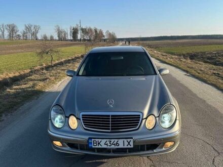 Серый Мерседес Е-Класс, объемом двигателя 3.2 л и пробегом 350 тыс. км за 6000 $, фото 1 на Automoto.ua