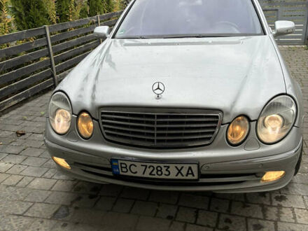 Мерседес Е-Класс 2004 в Львове на Automoto.ua Серый Мерседес Е-Класс, объемом двигателя 3.2 л и пробегом 445 тыс. км за 7350 $, фото 1 на Automoto.ua