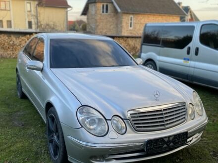 Серый Мерседес Е-Класс, объемом двигателя 2.7 л и пробегом 300 тыс. км за 3300 $, фото 1 на Automoto.ua