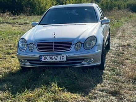 Сірий Мерседес Е-Клас, об'ємом двигуна 3.2 л та пробігом 358 тис. км за 8500 $, фото 1 на Automoto.ua