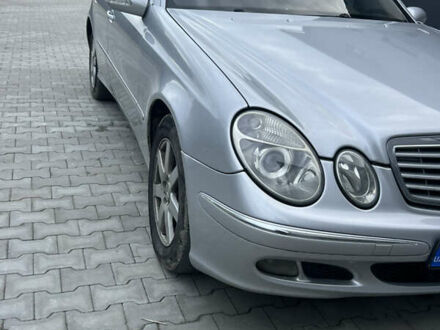 Серый Мерседес Е-Класс, объемом двигателя 2.2 л и пробегом 444 тыс. км за 6299 $, фото 1 на Automoto.ua