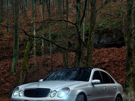 Сірий Мерседес Е-Клас, об'ємом двигуна 5.44 л та пробігом 241 тис. км за 16200 $, фото 1 на Automoto.ua