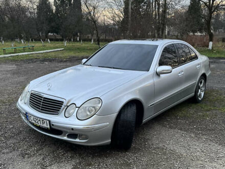 Сірий Мерседес Е-Клас, об'ємом двигуна 2.2 л та пробігом 448 тис. км за 6400 $, фото 1 на Automoto.ua