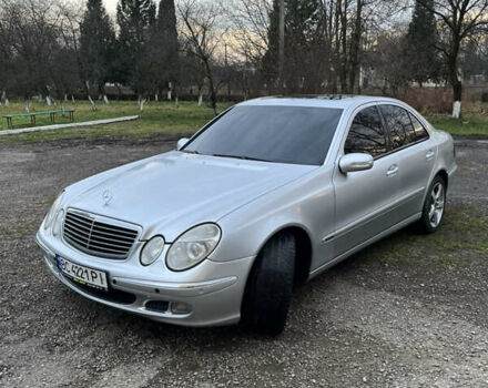 Серый Мерседес Е-Класс, объемом двигателя 2.2 л и пробегом 448 тыс. км за 6400 $, фото 1 на Automoto.ua