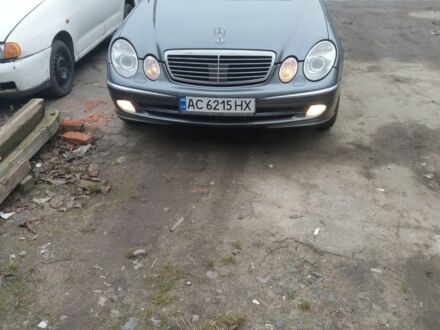 Серый Мерседес Е-Класс, объемом двигателя 3.2 л и пробегом 400 тыс. км за 3800 $, фото 1 на Automoto.ua