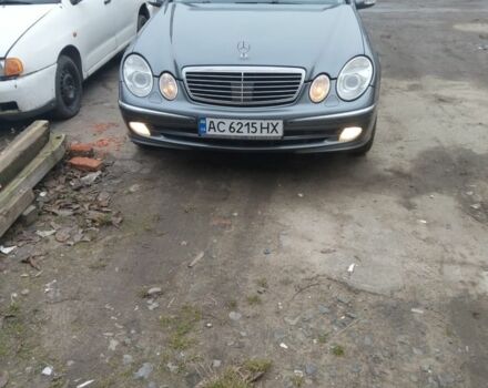 Серый Мерседес Е-Класс, объемом двигателя 3.2 л и пробегом 400 тыс. км за 3800 $, фото 1 на Automoto.ua