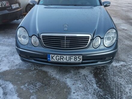 Серый Мерседес Е-Класс, объемом двигателя 3.2 л и пробегом 47 тыс. км за 3200 $, фото 1 на Automoto.ua