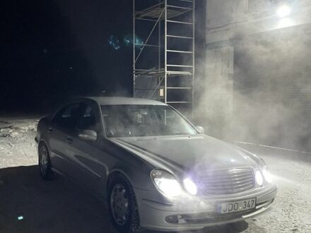 Сірий Мерседес Е-Клас, об'ємом двигуна 2.7 л та пробігом 200 тис. км за 4500 $, фото 1 на Automoto.ua