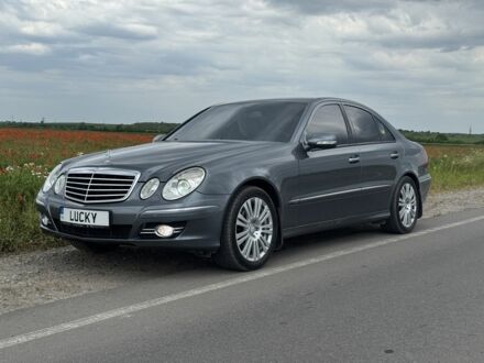 Серый Мерседес Е-Класс, объемом двигателя 2.1 л и пробегом 270 тыс. км за 11900 $, фото 1 на Automoto.ua